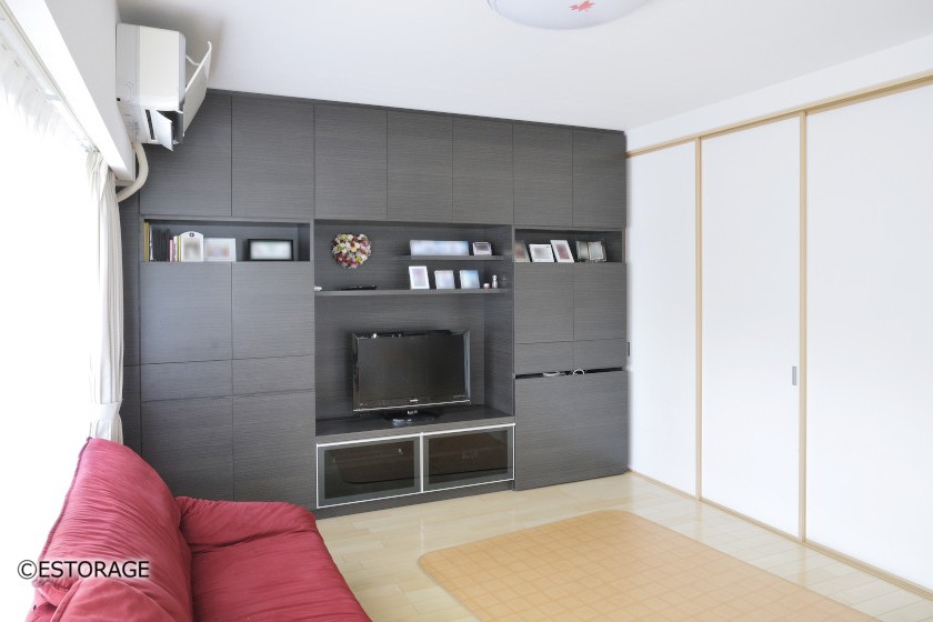 お部屋にぴったりと設置された壁面収納